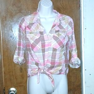 Medium pink plaided buttoned top